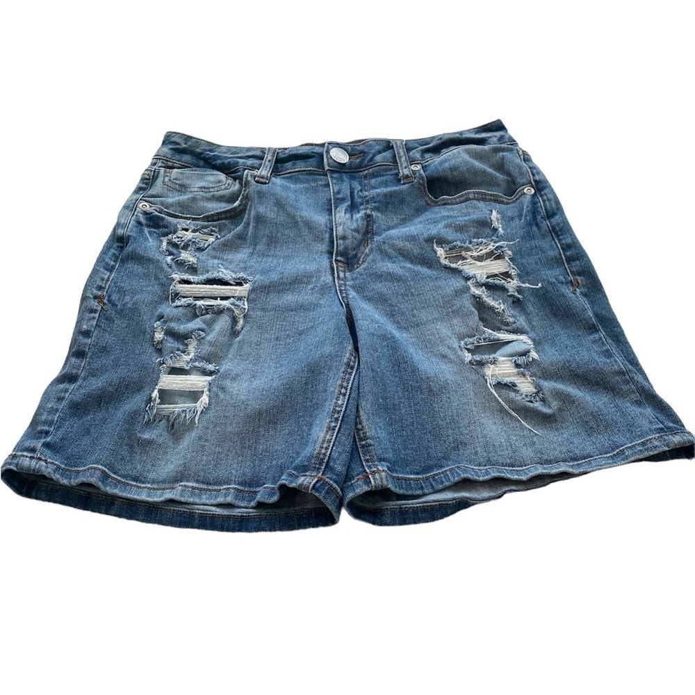 Maurice’s jean shorts distressed front/back button/zip 4 pockets size 4